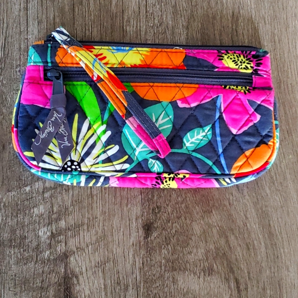 Small casual clutch